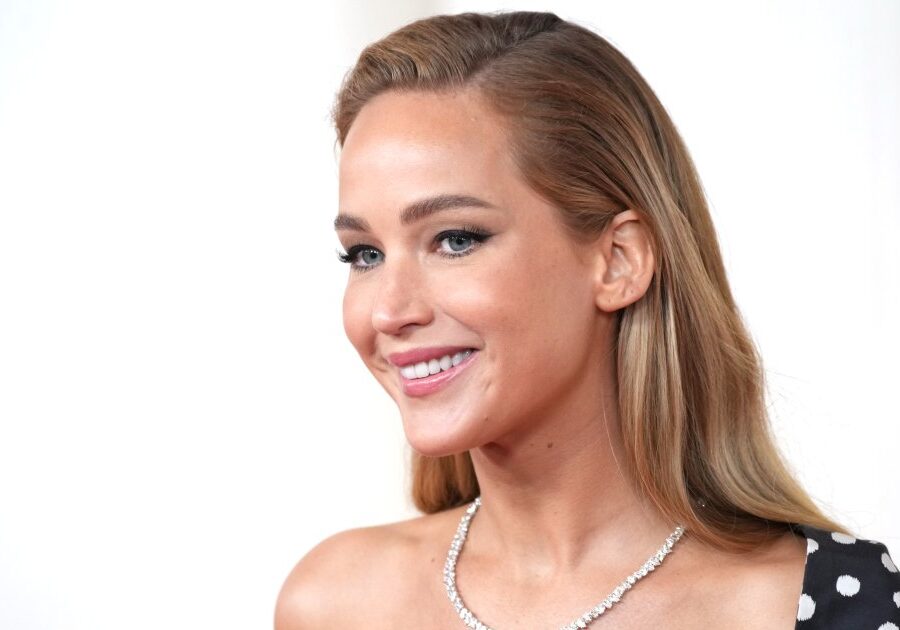 Jennifer Lawrence’s Black Dress Comes With a Divisive Shoe