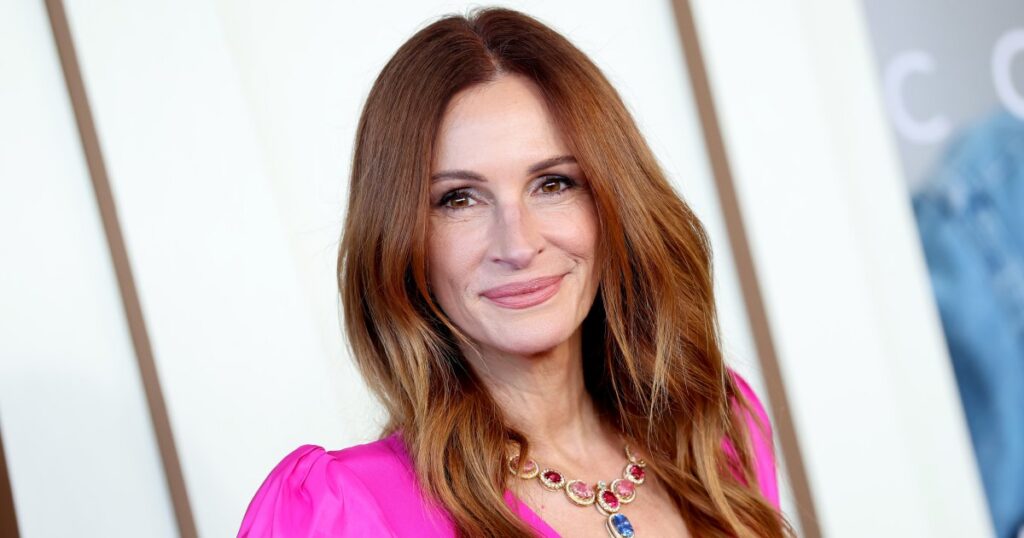 Julia Roberts Revives the Capri Pants Debate for Fall
