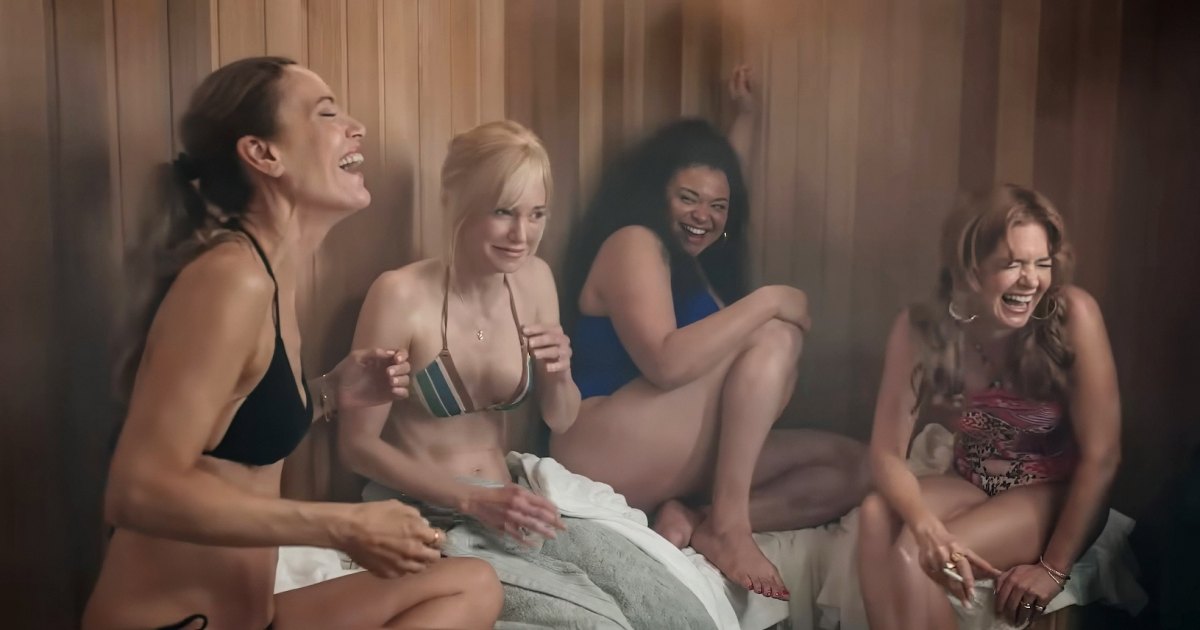 Leslie Mann and Anna Faris Show Off Spa Weekend Bikinis