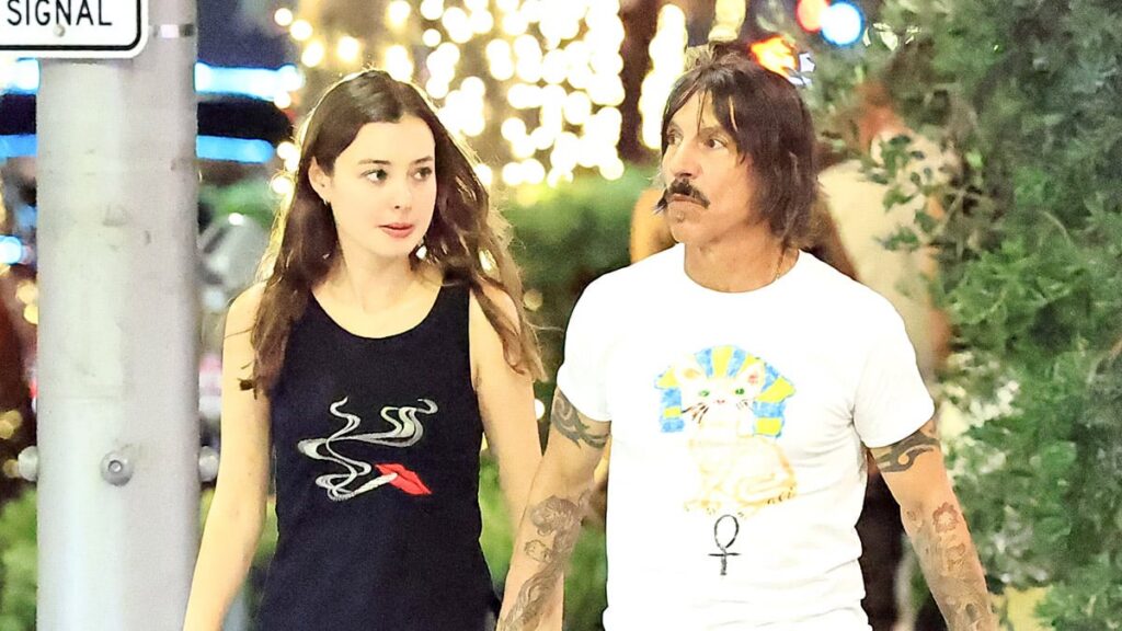 Anthony Kiedis and Eileen Kelly Put PDA on Display